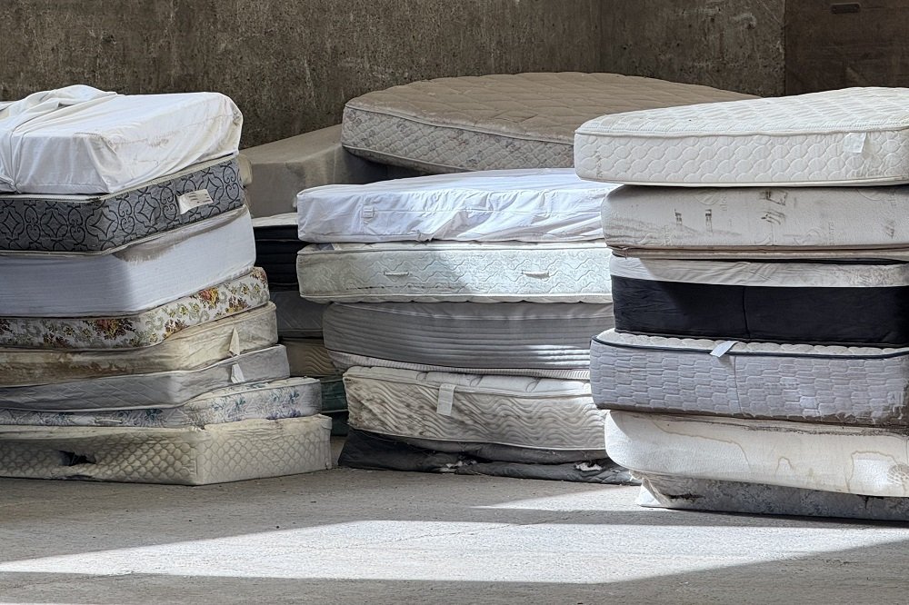 Mattress Waste: 20 Million Mattresses Dumped in US Landfills Every Year — The Global Recycling Crisis